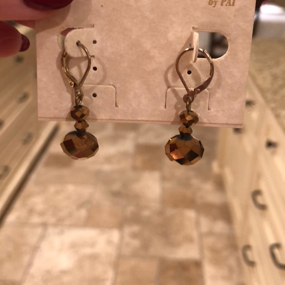 Gold dangling earrings - Picture 2 of 2